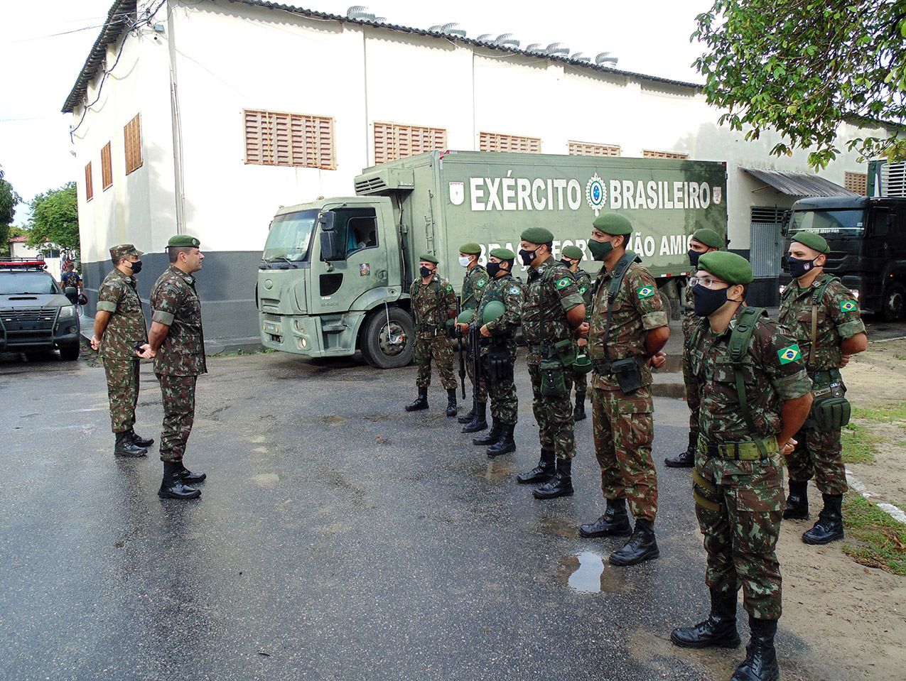 COMBOIO DO EXÉRCITO BRASILEIRO É ATACADO